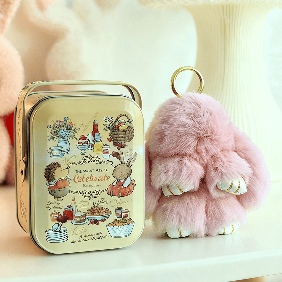 🎁Sista dagen 50% RABATT🐰Mjuk handgjord fluffig kanin-pompomnyckelring med designad plåtask
