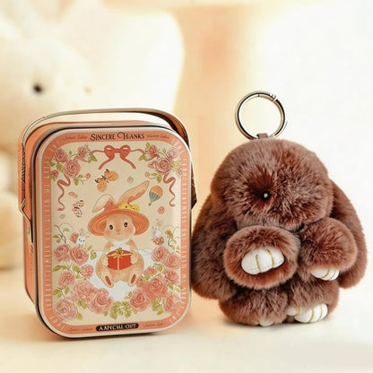 🎁Sista dagen 50% RABATT🐰Mjuk handgjord fluffig kanin-pompomnyckelring med designad plåtask