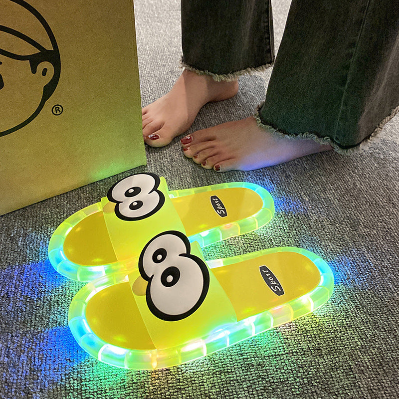 👣Søde hjemmesko med tegneseriemotiver, der lyser