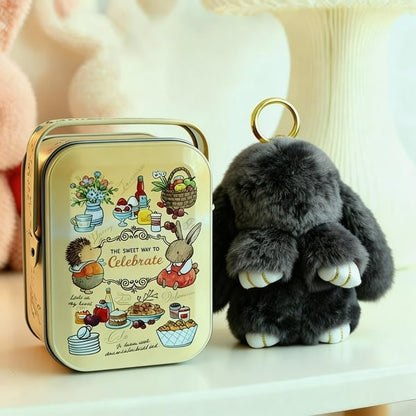 🎁Sista dagen 50% RABATT🐰Mjuk handgjord fluffig kanin-pompomnyckelring med designad plåtask