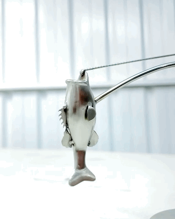 🎣Skulpturen med balanserande fisk