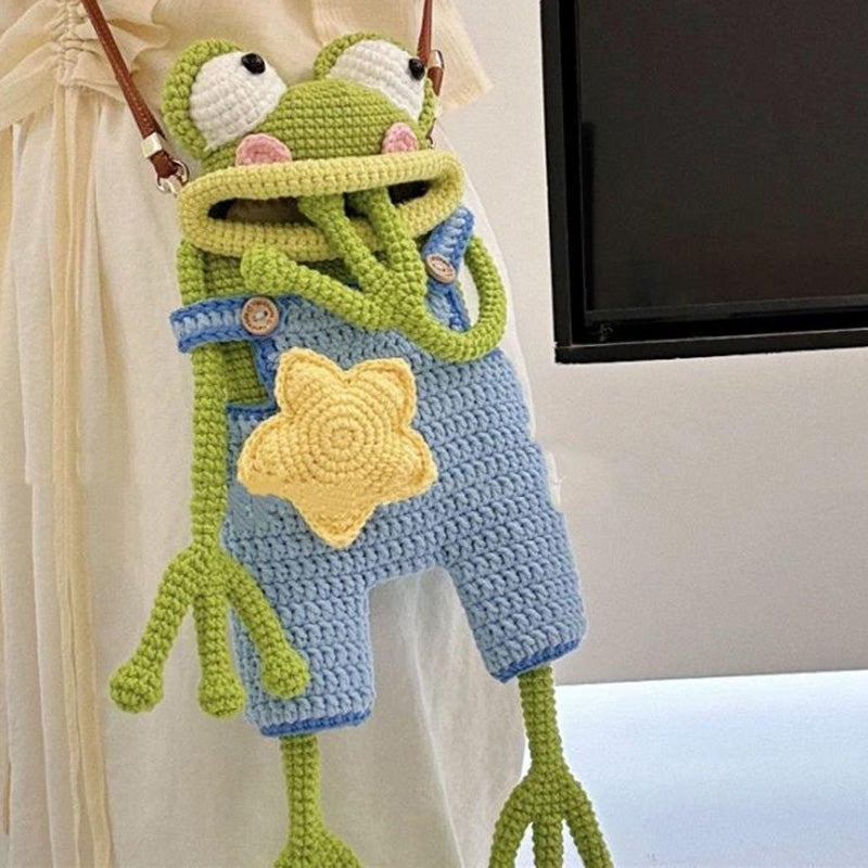 DIY-virkad axelväska med stor grodmun