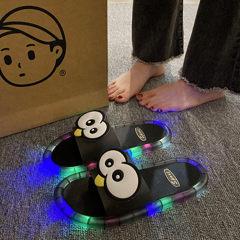 👣Søde hjemmesko med tegneseriemotiver, der lyser
