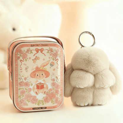 🎁Sista dagen 50% RABATT🐰Mjuk handgjord fluffig kanin-pompomnyckelring med designad plåtask