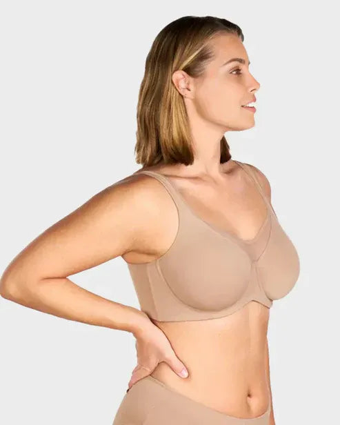 Elegant, gennemsigtig, heldækkende plus size-bh til kvinde