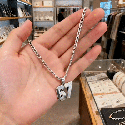 🔥Hot Sale✨ Halskæde med 67 tal og vedhæng – Fashion Expression