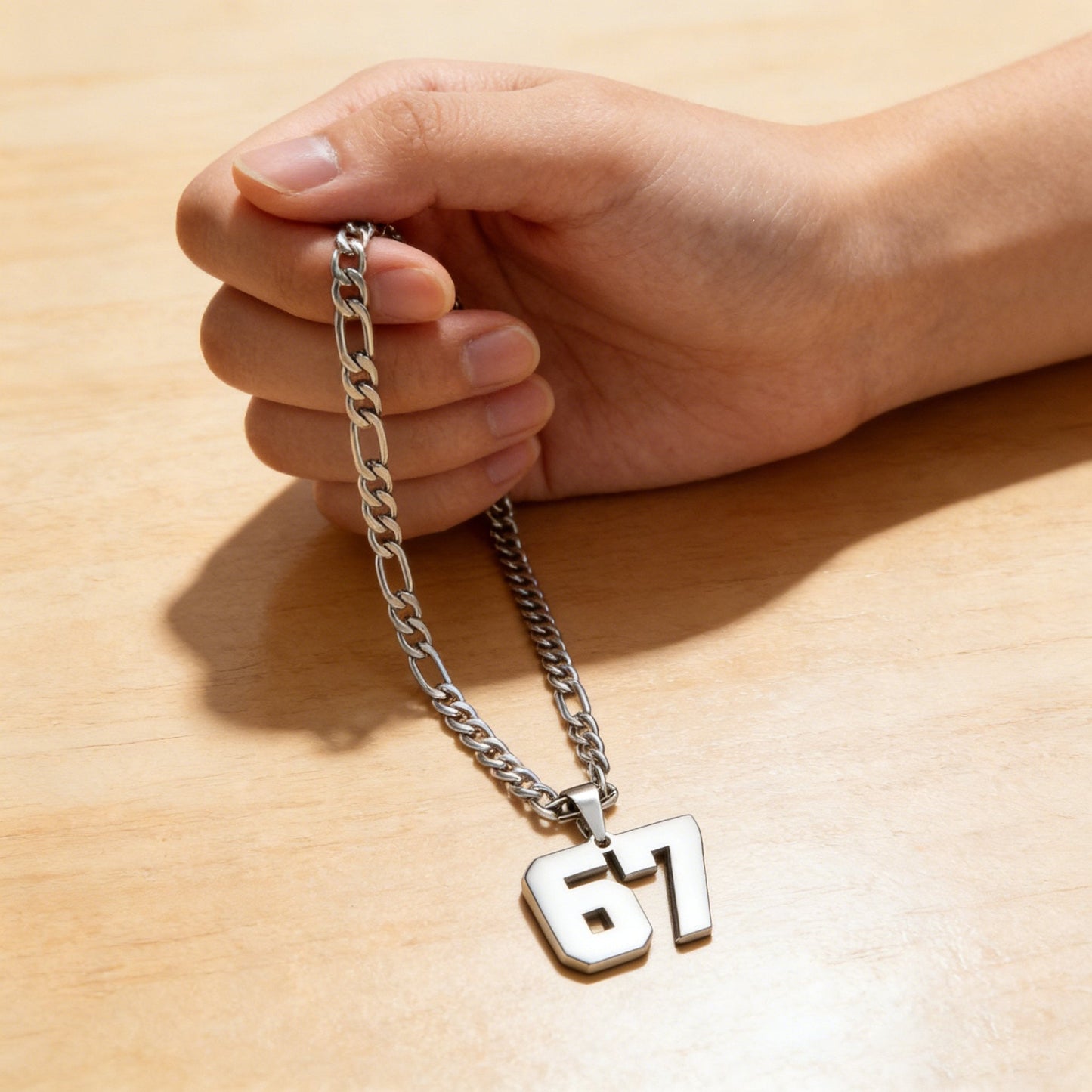 🔥Hot Sale✨ Halskæde med 67 tal og vedhæng – Fashion Expression