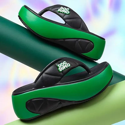 Dam sommarfärgblockerade mjuka platåflip-flops