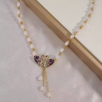 🦢 KØB 2 FÅ 1 GRATIS! 💜 Romantisk halskæde med dobbelte svanevedhæng – Delikat design, funklende zirkonia og perfekt som gave til dine nærmeste ✨