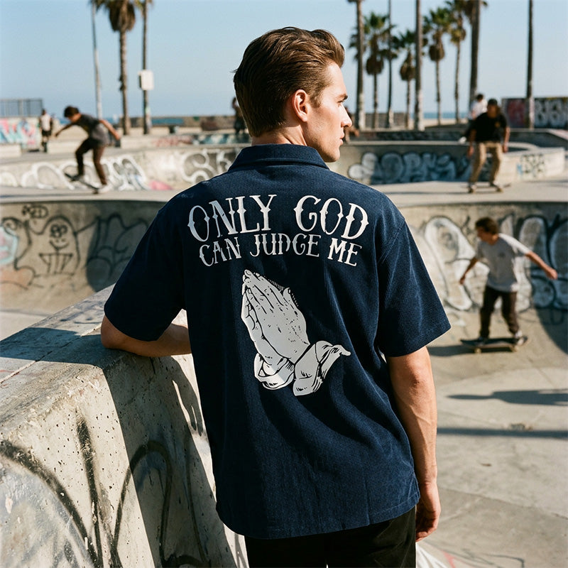 👕🙏T-shirt til mænd med motiv af foldede hænder – bomuld, afslappet, symbolsk, alsidig ✨