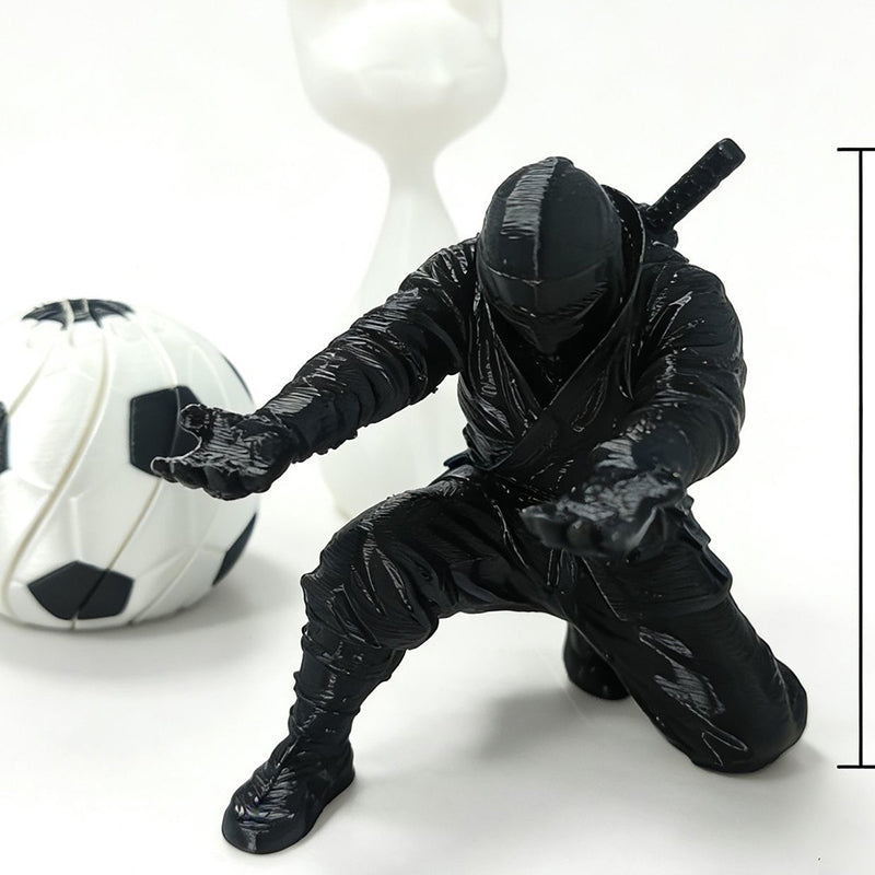 Kreativ penneholder i form af en ninjakriger, 3D-printet