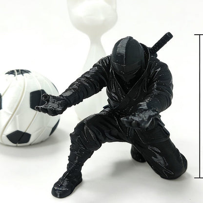 Kreativ penneholder i form af en ninjakriger, 3D-printet